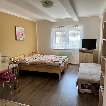 Pod Vinarskym Kopcem * Golcuv Jenikov